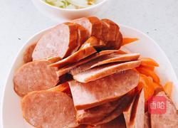 萝卜炒红肠的做法图解1