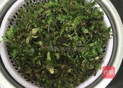 荠菜猪肉榨菜饺子的做法图解1