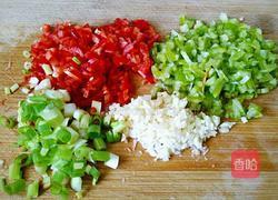 双椒皮蛋的做法图解2