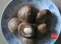 双菇干腐肉片的做法图解1