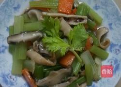 芹菜炒鱿鱼的做法图解13