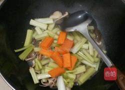 芹菜炒鱿鱼的做法图解12