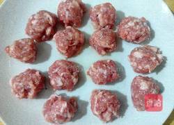 豆苗肉丸汤的做法图解3