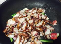 熏腊肠炒萝卜干的做法图解3