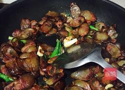 熏腊肠炒萝卜干的做法图解4