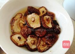 香菇蚝油焖鸡肉的做法图解2