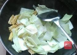 白菜焖腐竹的做法图解7