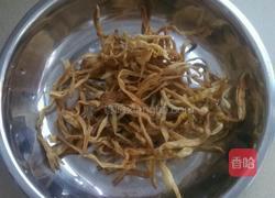 黄花菜炝蘑菇肉丝的做法图解1