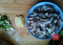 青菜炒蘑菇的做法图解1