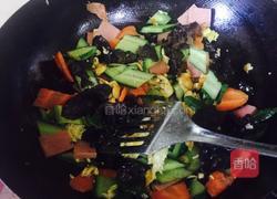 五彩斑斓～火腿黄瓜炒木耳的做法图解2