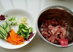 蚝油溜肉段的做法图解1
