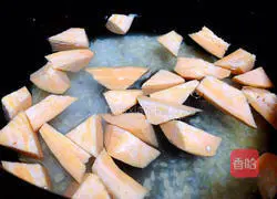 Illustration of how to make sweet potato and multigrain porridge 3