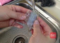 番茄酱炒大虾 的做法图解1