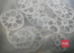 凉拌藕创意摆盘的做法图解2