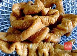 烂蒜肥肠的做法图解1