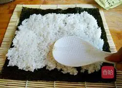 Illustration of how to make sushi rolls 6