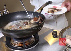 香菇炒鸡块的做法图解6