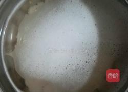 虾仁炒蛋清的做法图解1