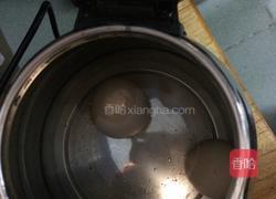 学生党电热水壶煮鸡蛋的做法图解2