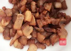 Illustration of how to make meat dregs cake 1