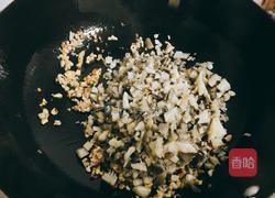 肉蘑打卤面的做法图解3