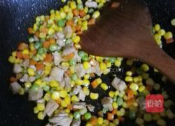 玉米红罗卜青豆肉丁的做法图解4