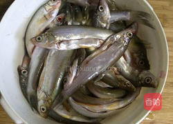 香煎油餐鱼的做法图解1