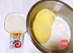 玉米面馒头的做法图解1