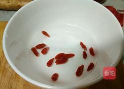 山药小米枸杞粥的做法图解3