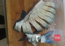 孔雀开屏(清蒸鳊鱼)的做法图解1