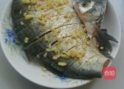 孔雀开屏(清蒸鳊鱼)的做法图解2