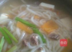 牛肉丁汤面的做法图解2