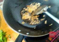芹菜炒肉的做法图解2