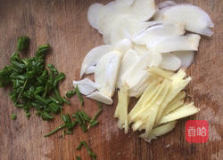 平菇炒蛋的做法图解3