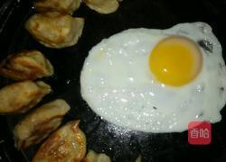 煎饺配煎蛋的做法图解3