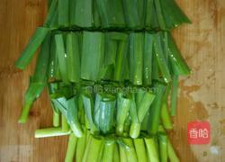 蒜苗炒蛋的做法图解1