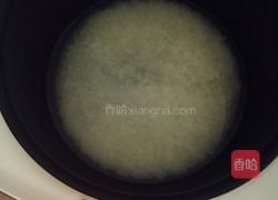 鸡蛋腊肠饭的做法图解1