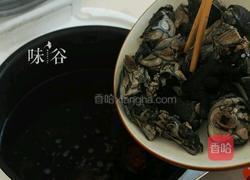 黑豆首乌煲乌鸡汤的做法图解3