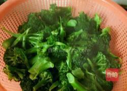 鸡腿菇炒西蓝花的做法图解3