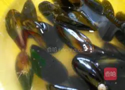 Illustration of how to make steamed green clams 1