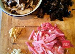 香菇木耳肉的做法图解1