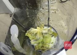猕猴桃奶昔的做法图解1