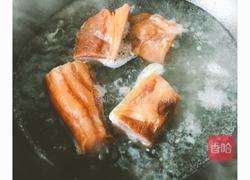 农家腊肉炒蒜苔的做法图解1