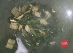 海带香菇炒五花肉的做法图解5
