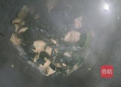 海带香菇炒五花肉的做法图解6
