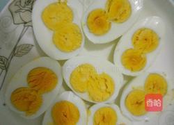 蒸双黄蛋的做法图解1