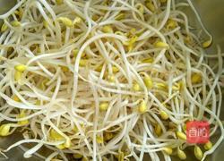 豆芽炒肉的做法图解1