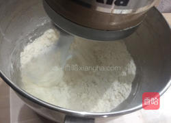 时尚妈妈教你做香葱芝士面包的做法图解1