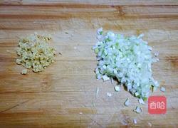 开口烧麦——香菇胡萝卜鲜肉馅的做法图解2