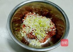 开口烧麦——香菇胡萝卜鲜肉馅的做法图解3